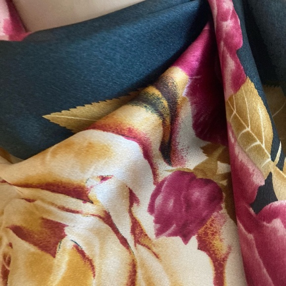 ANNE KLEIN vintage large silk scarf - Picture 5 of 13